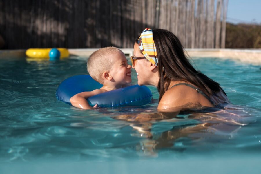 Pourquoi installer un abri de piscine