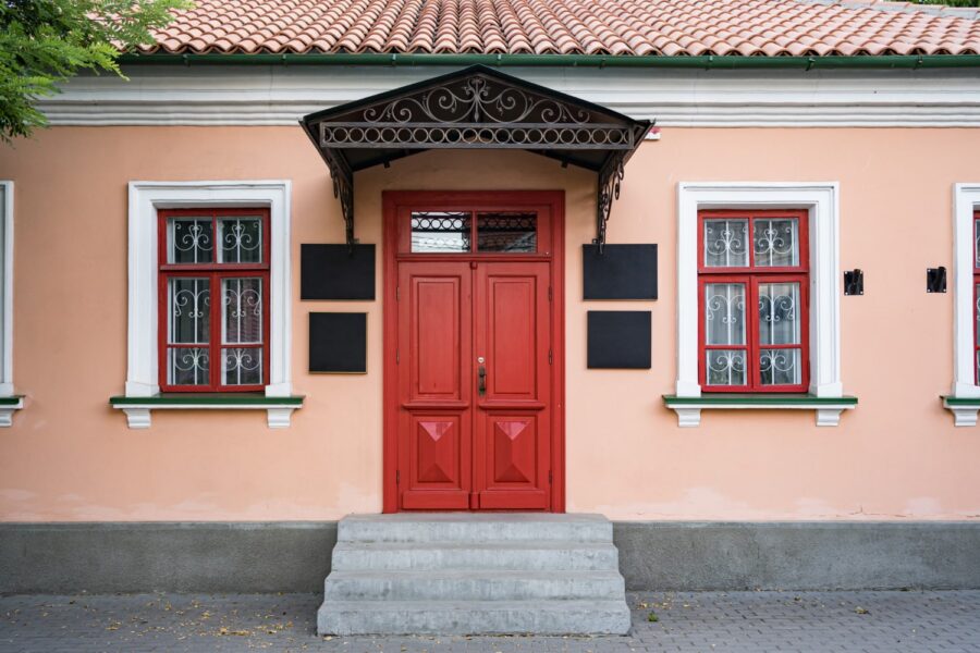 Les avantages d’une porte d’entrée sur mesure