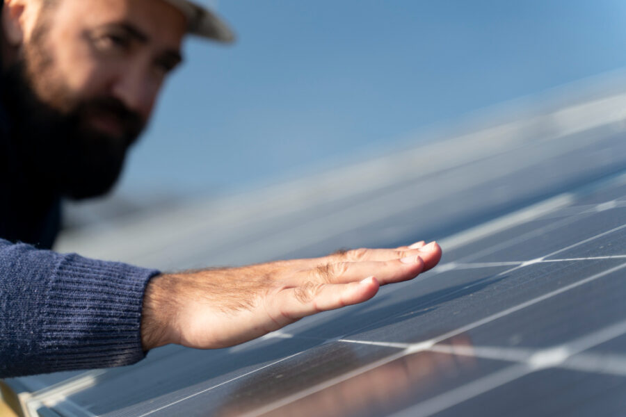 Comment fonctionne un panneau solaire ?