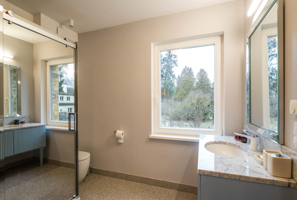 Comment choisir une fenêtre de salle de bain ? Quels critères prendre en compte pour un choix parfait ?