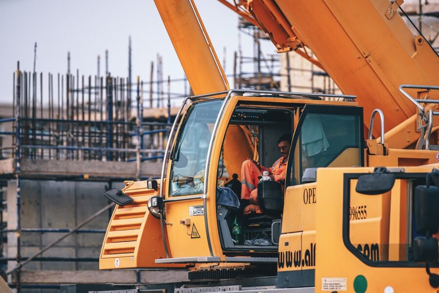 Choisir la bonne grue mobile selon le type de travaux : Coup d’œil