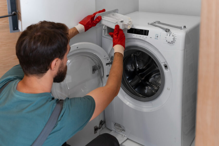 Machine à laver qui fuit causes, solutions et prévention