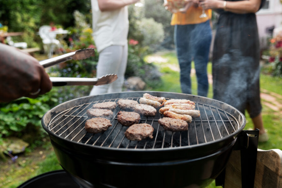 Barbecue au charbon : le rituel authentique des amateurs de grillades