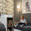 Un enfant dans sa chambre