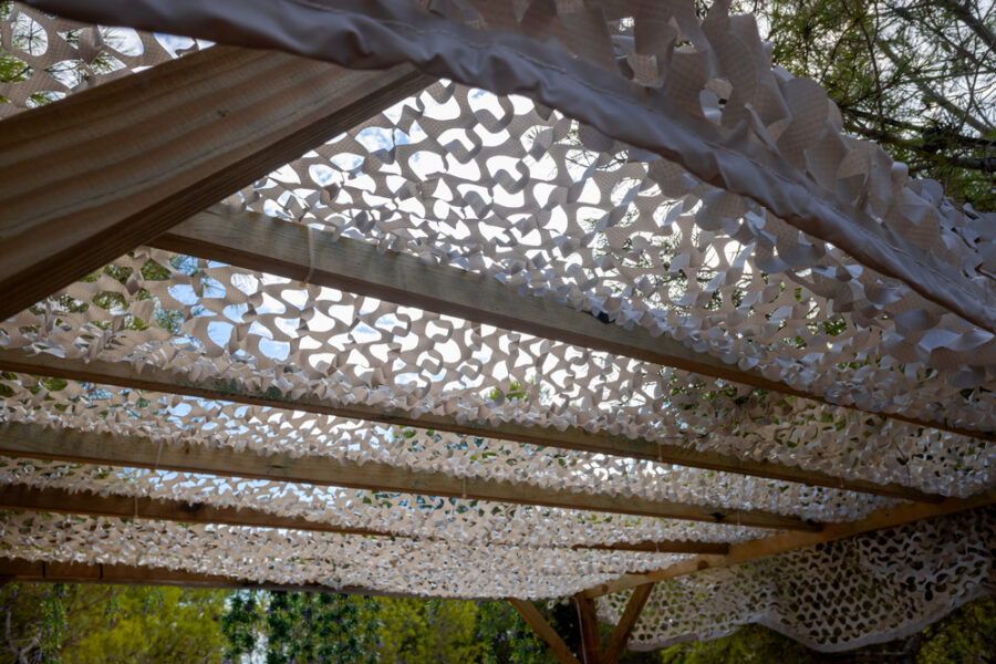 Filet de camouflage&nbsp;: la solution tendance pour la terrasse