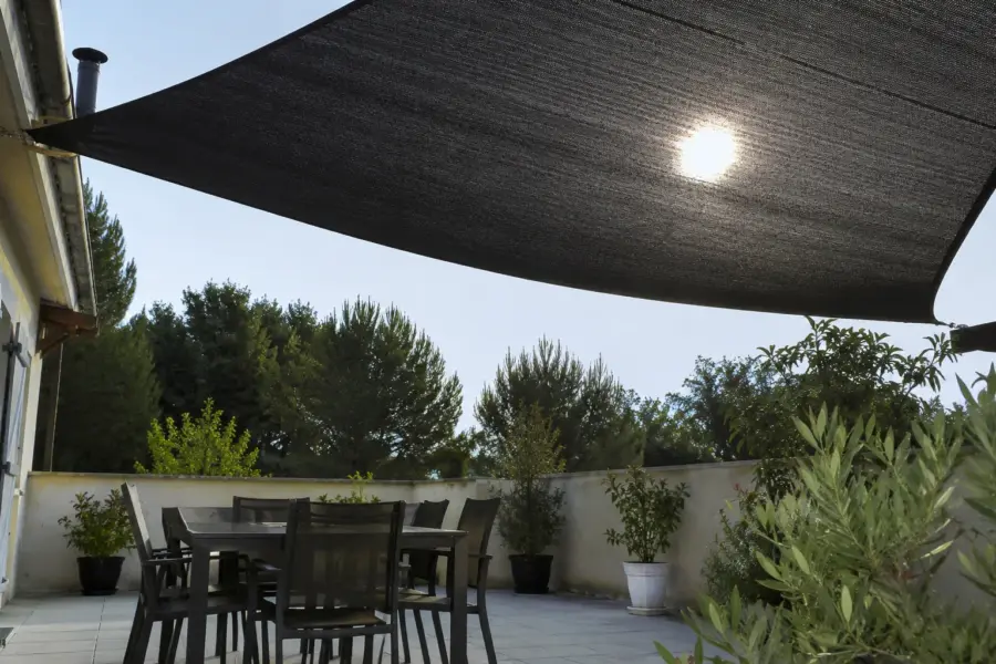 9 meilleurs filets d&rsquo;ombrage pour terrasses en France au banc d&rsquo;essai (2026)